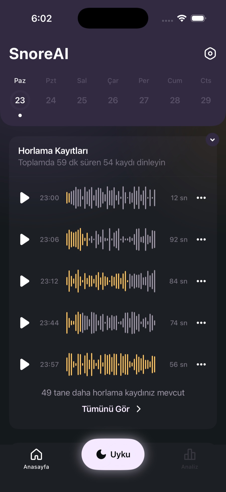 Gecenin horlama kayıtlarını gösteren SnoreAI günlük ekranı